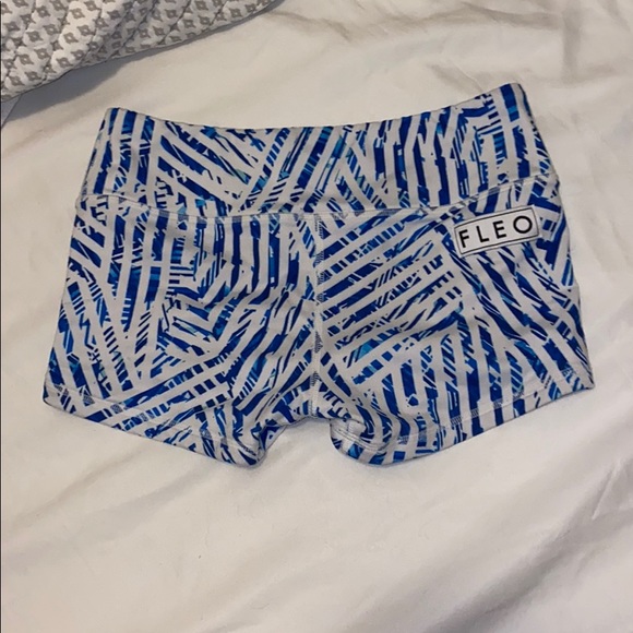 Fleo shorts size small - Picture 2 of 3